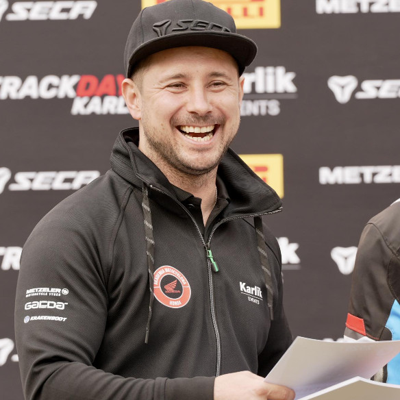 Maciej Spychalski podczas wydarzenia motocyklowego